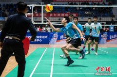 广西气排球超级联赛在北海市举行 比赛瞬间似抢绣球